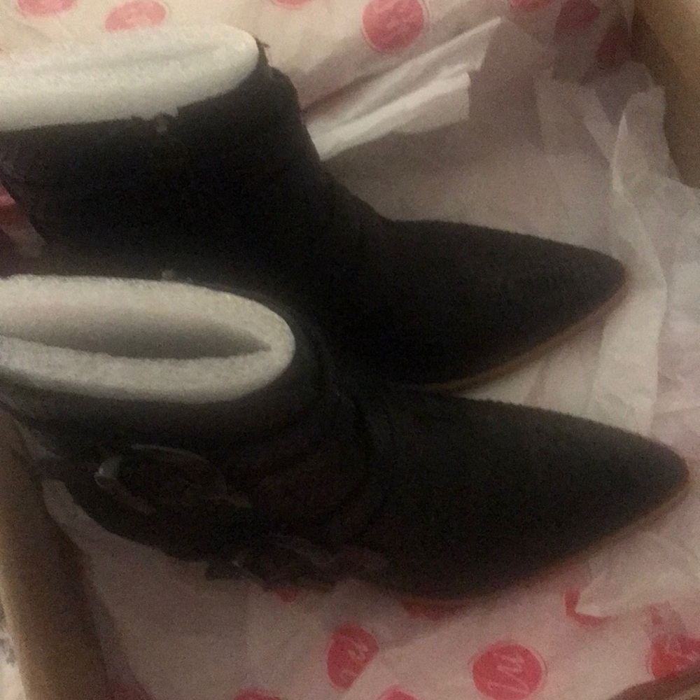 Boots - Picture 4 of 7
